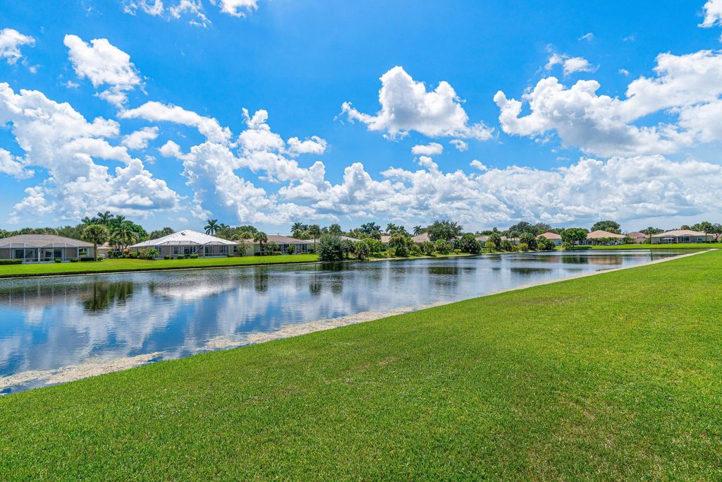 10597 Royal Caribbean Circle, Boynton Beach, FL 33437