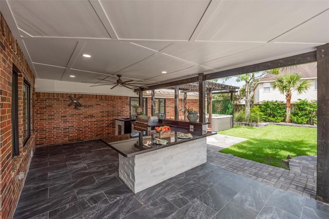 1013 Azalea Pointe, League City, TX 77573