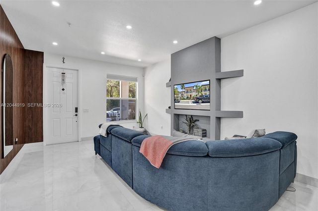 4760 Mimosa Pl 1015, Coconut Creek, FL 33073