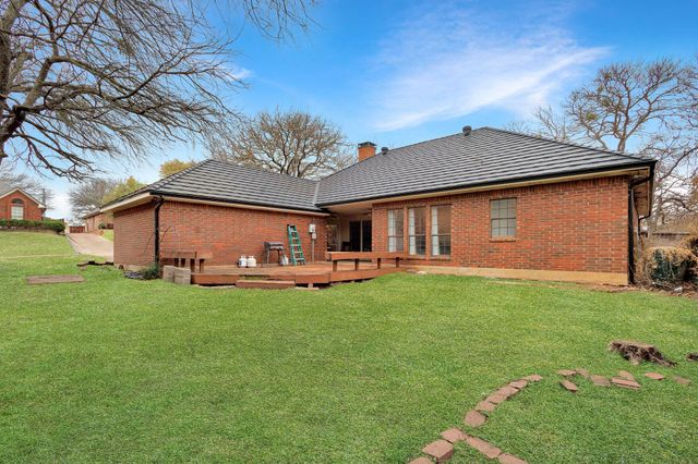 717 Ashley Drive, Hurst, TX 76054