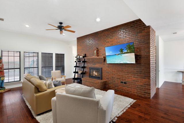 717 Ashley Drive, Hurst, TX 76054