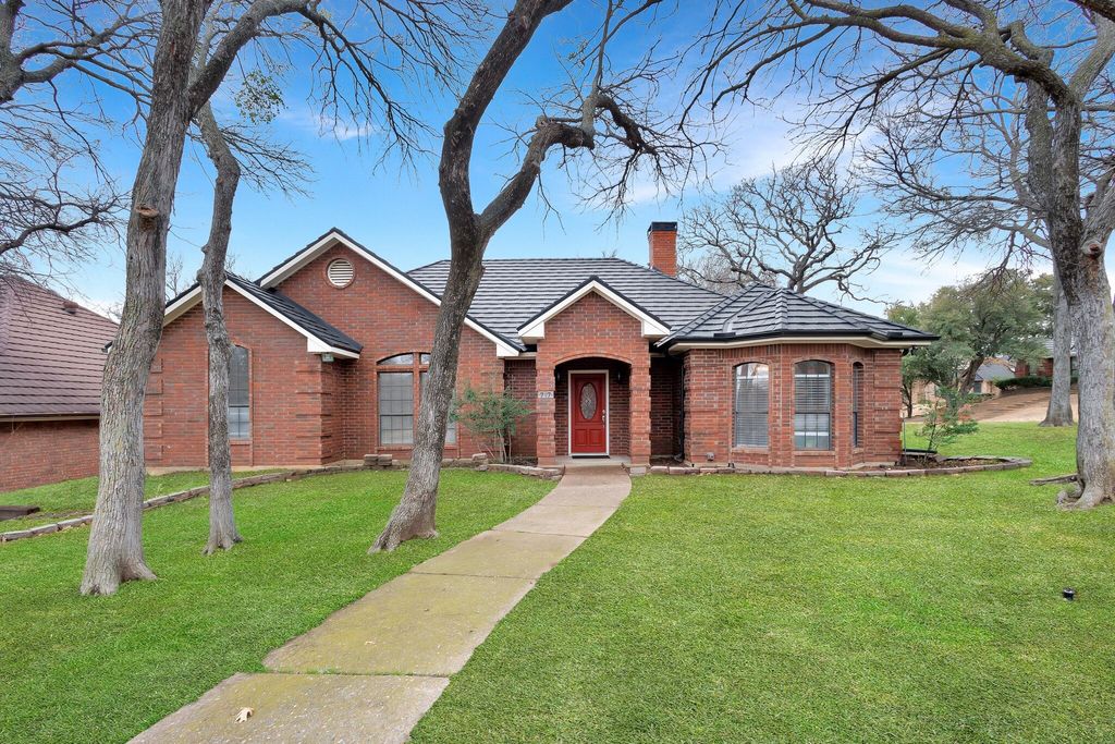 717 Ashley Drive, Hurst, TX 76054