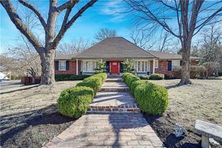 8601 Juniper Lane, Prairie Village, KS 66207