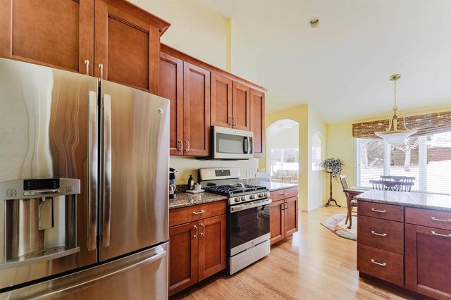 4367 AUTUMN HILLS DRIVE, Oshkosh, WI 54904