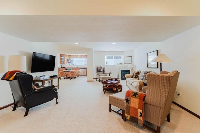 4367 AUTUMN HILLS DRIVE, Oshkosh, WI 54904