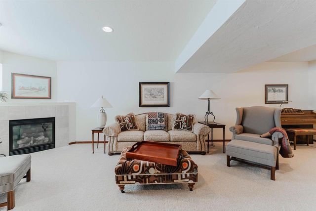 4367 AUTUMN HILLS DRIVE, Oshkosh, WI 54904