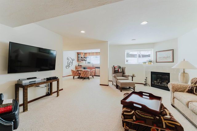 4367 AUTUMN HILLS DRIVE, Oshkosh, WI 54904