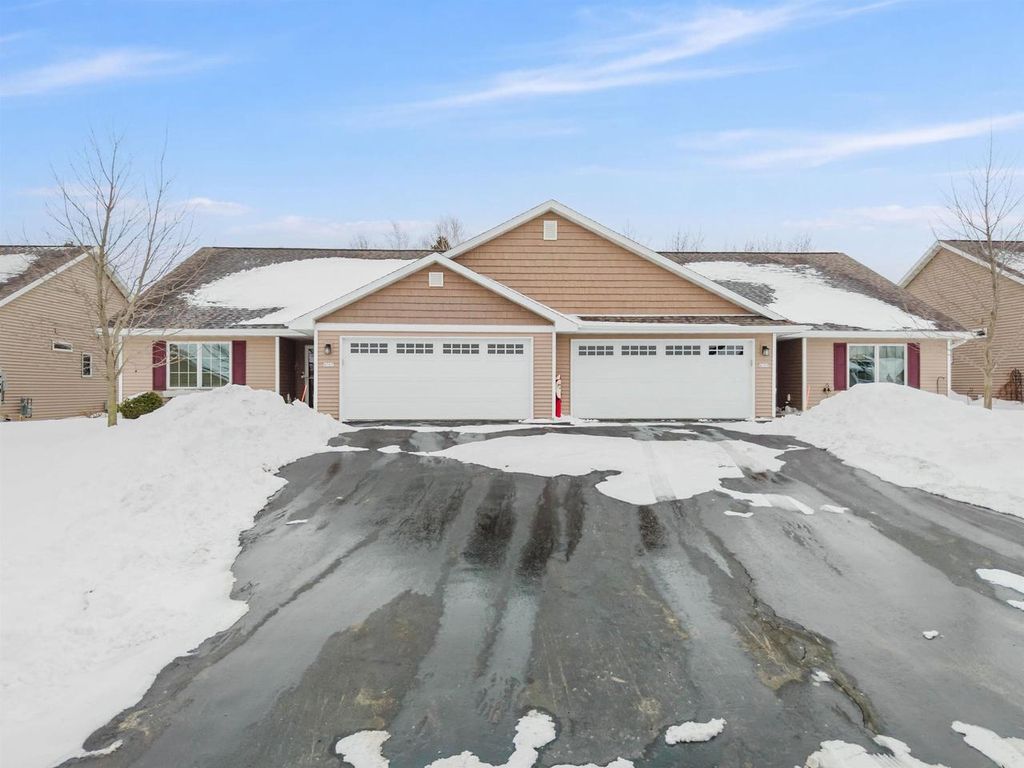 4367 AUTUMN HILLS DRIVE, Oshkosh, WI 54904