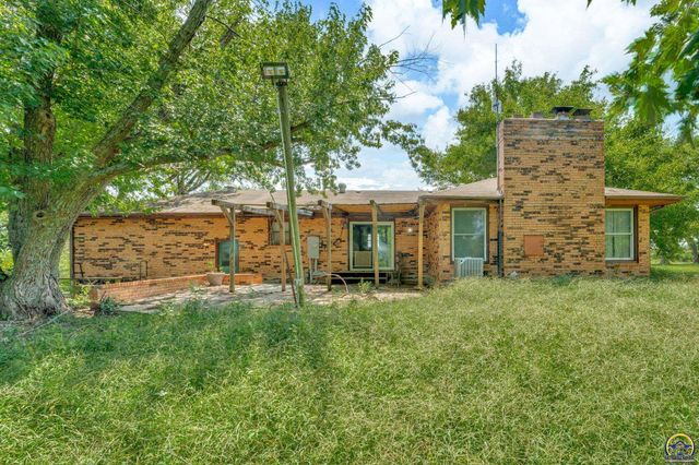238 NE 82nd St, Topeka, KS 66617