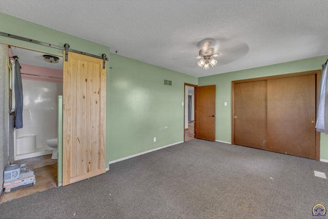 238 NE 82nd St, Topeka, KS 66617