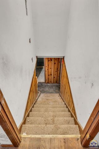 238 NE 82nd St, Topeka, KS 66617