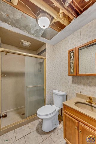 238 NE 82nd St, Topeka, KS 66617