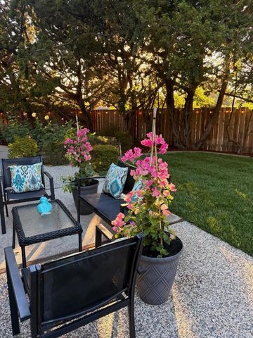 737 Ensign Way, Palo Alto, CA 94303