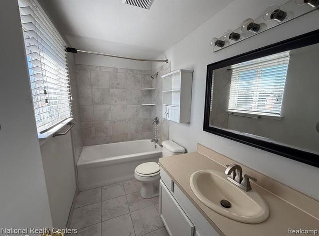 2048 Orchard Crest Street, Shelby Twp, MI 48317