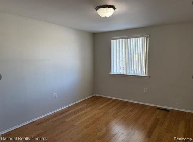 2048 Orchard Crest Street, Shelby Twp, MI 48317