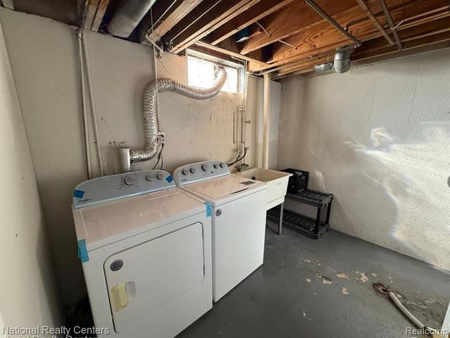 2048 Orchard Crest Street, Shelby Twp, MI 48317