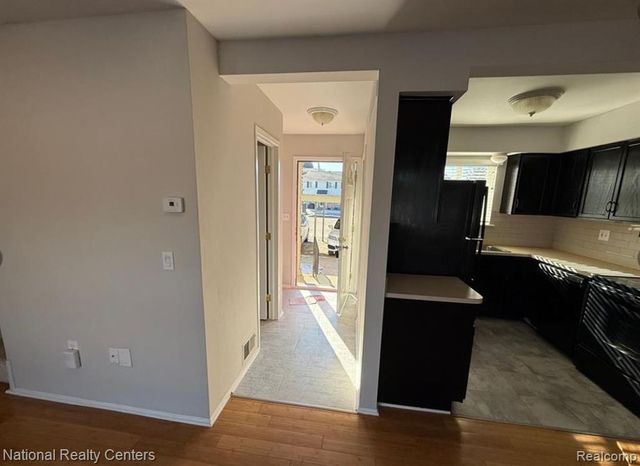 2048 Orchard Crest Street, Shelby Twp, MI 48317