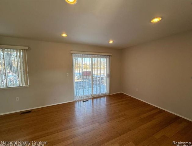 2048 Orchard Crest Street, Shelby Twp, MI 48317