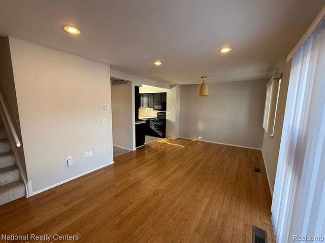 2048 Orchard Crest Street, Shelby Twp, MI 48317