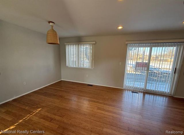 2048 Orchard Crest Street, Shelby Twp, MI 48317