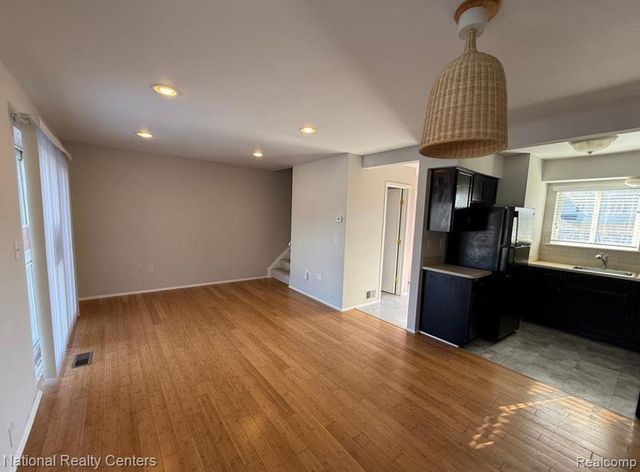 2048 Orchard Crest Street, Shelby Twp, MI 48317