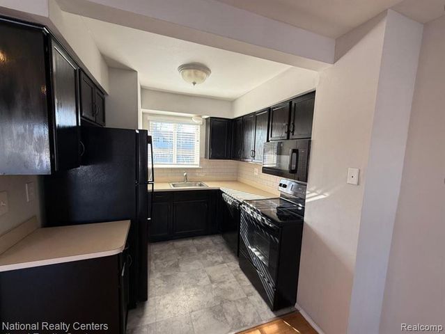 2048 Orchard Crest Street, Shelby Twp, MI 48317