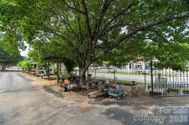 91 Weaverville Road, Asheville, NC 28804