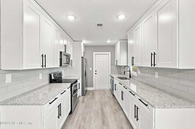 311 CHESTNUT Drive, Jacksonville, FL 32208