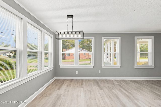 311 CHESTNUT Drive, Jacksonville, FL 32208