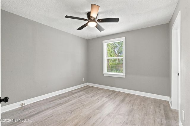 311 CHESTNUT Drive, Jacksonville, FL 32208