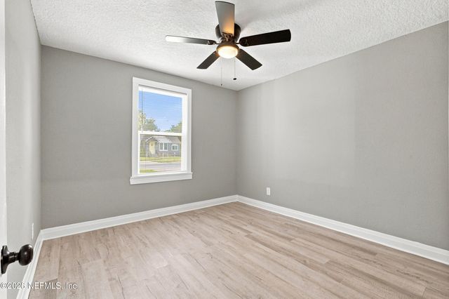 311 CHESTNUT Drive, Jacksonville, FL 32208