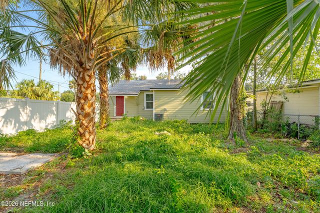 311 CHESTNUT Drive, Jacksonville, FL 32208