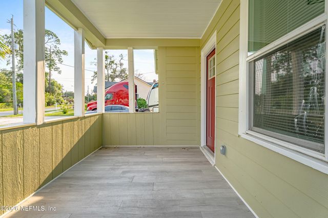 311 CHESTNUT Drive, Jacksonville, FL 32208