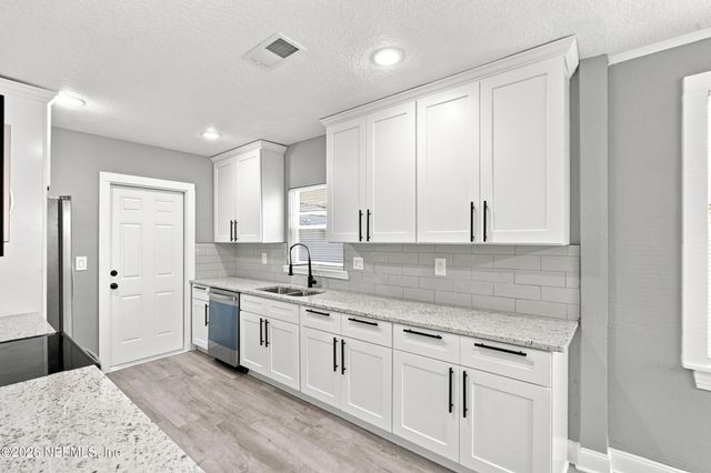 311 CHESTNUT Drive, Jacksonville, FL 32208