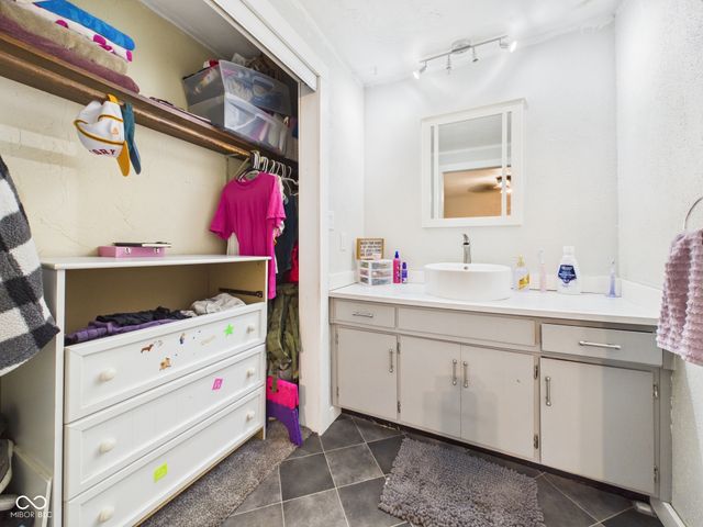 3039 S 450 E, Anderson, IN 46017
