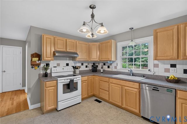 6707 Cold Harbor Rd, Mechanicsville, VA 23111