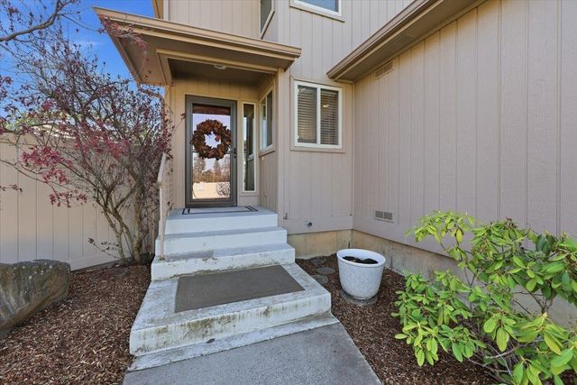 3001 S Winthrop Ln, Spokane, WA 99206