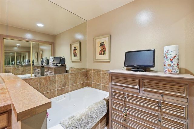 3001 S Winthrop Ln, Spokane, WA 99206