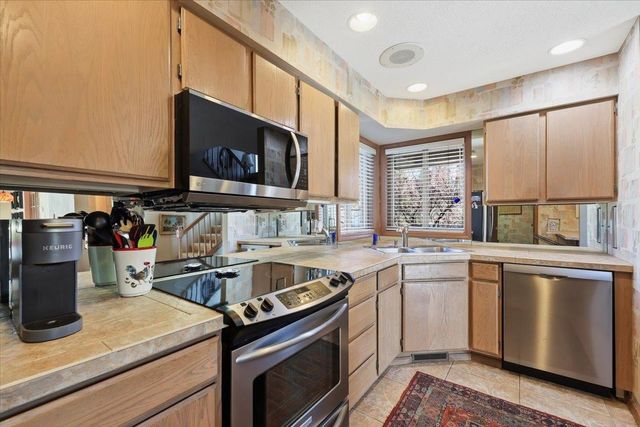 3001 S Winthrop Ln, Spokane, WA 99206