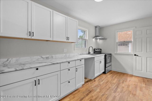 1928 Sunnyside Avenue, Lansing, MI 48910
