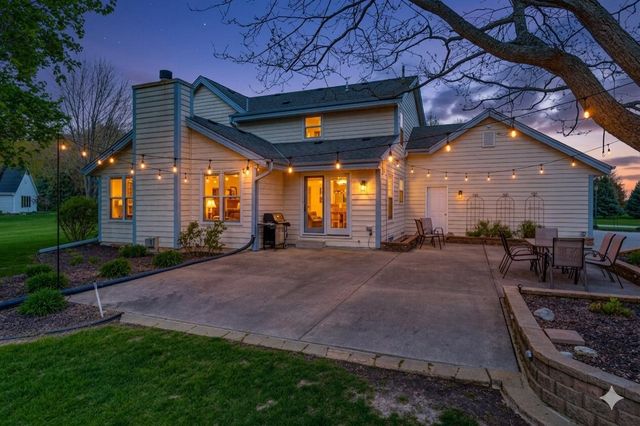 W329N4063 High Hill COURT, Nashotah, WI 53058