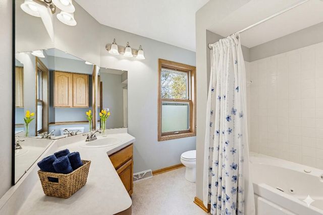 W329N4063 High Hill COURT, Nashotah, WI 53058
