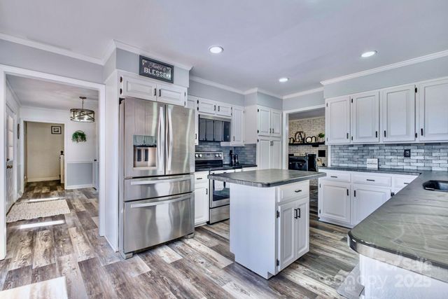 2844 Hickory Highway, Statesville, NC 28677