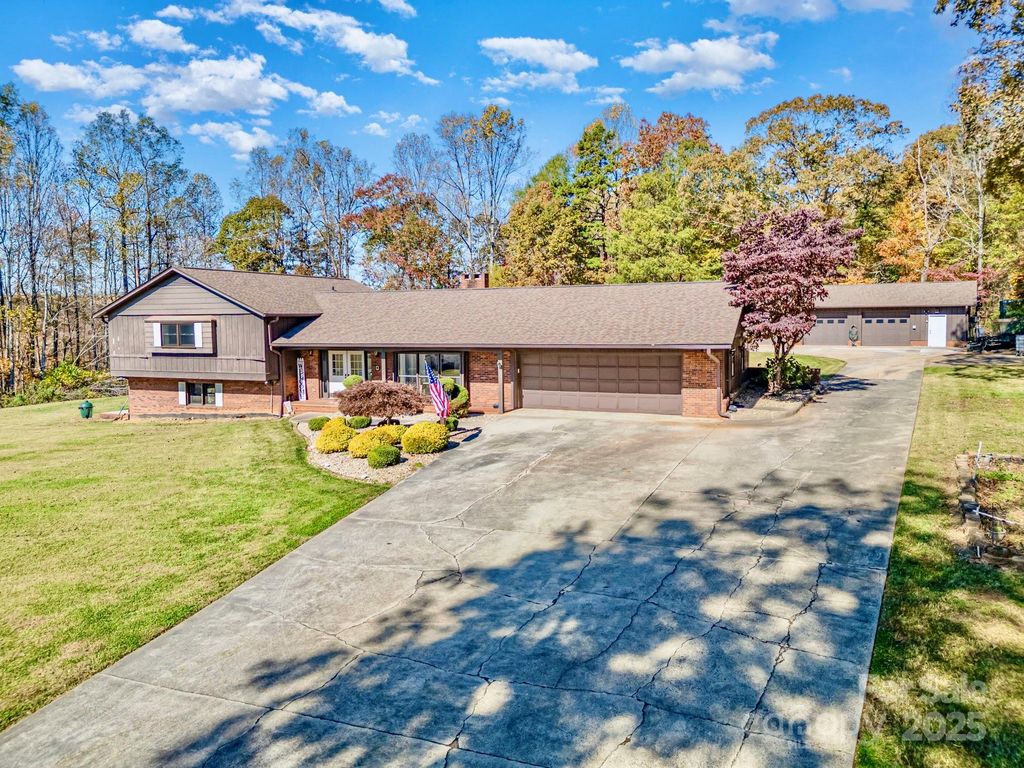 2844 Hickory Highway, Statesville, NC 28677