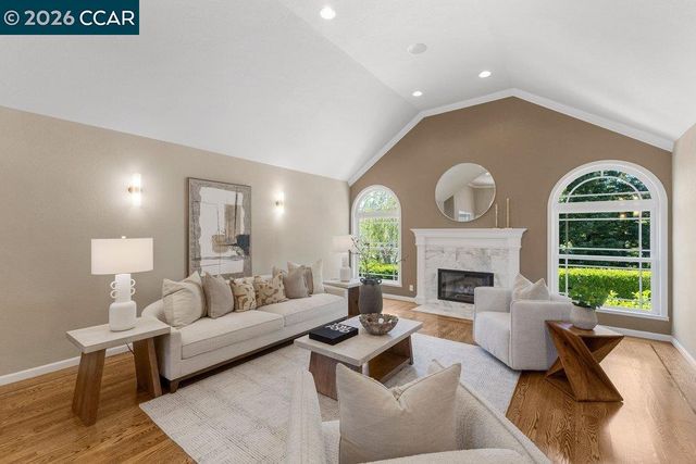 70 Ridgecrest Ct, Lafayette, CA 94549