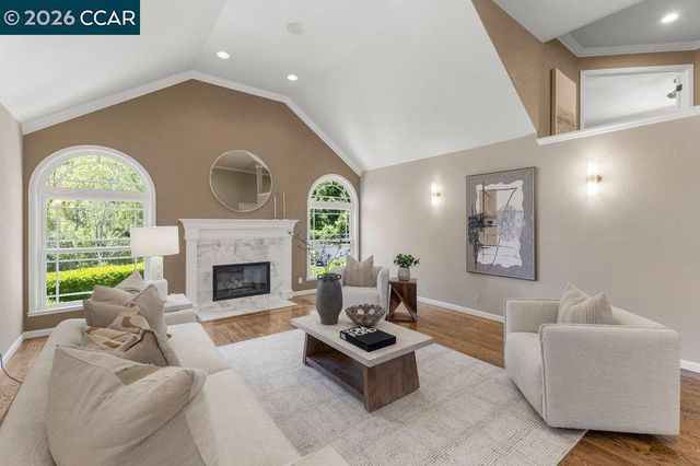 70 Ridgecrest Ct, Lafayette, CA 94549