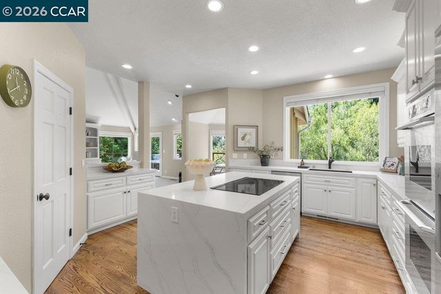70 Ridgecrest Ct, Lafayette, CA 94549
