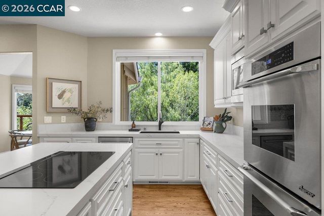 70 Ridgecrest Ct, Lafayette, CA 94549