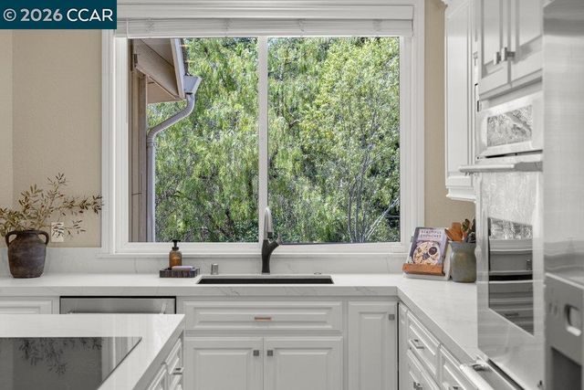 70 Ridgecrest Ct, Lafayette, CA 94549