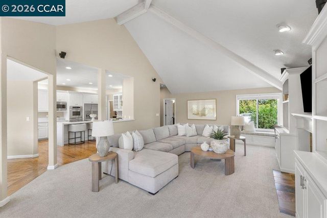 70 Ridgecrest Ct, Lafayette, CA 94549
